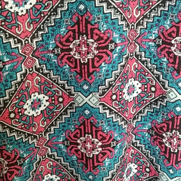 Charlie Paige Colorful Boho Top. Size S/M, P/M - Picture 8 of 11